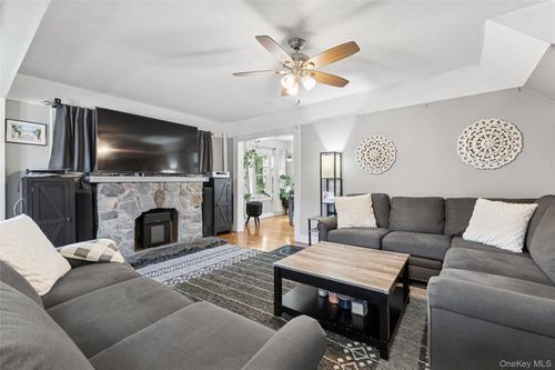 906 Ardmore Pl, Bellmore, NY, 11710-4604 | Card Image