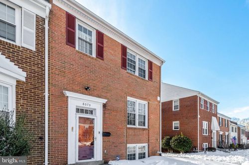 8070 Powderbrook Ln, SPRINGFIELD, VA, 22153-2926 | Card Image