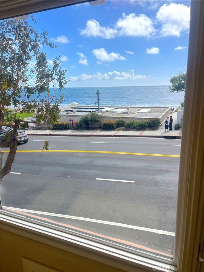 APT-5 - 212 N Coast Hwy, Condo with 1 bedrooms, 1 bathrooms and null parking in Laguna Beach CA | Image 6