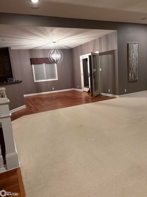 1909 Beach St, Webster City, IA, 50595-2692 | Card Image