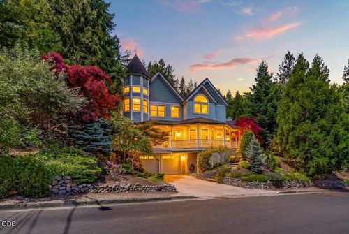 255 Scenic Dr, Ashland, OR, 97520-2621 | Card Image