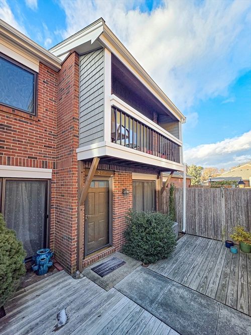 27-27 Rosewood Dr, Stoughton, MA, 02072-4922 | Card Image