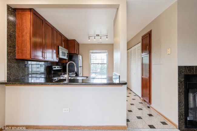 APT-5 - 1752 Eastwood Ct, Condo with 2 bedrooms, 1 bathrooms and 2 parking in Schaumburg IL | Image 4