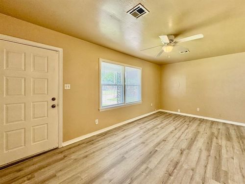 3222 N Holman Ct, Midwest City, OK, 73110-7209 | Card Image