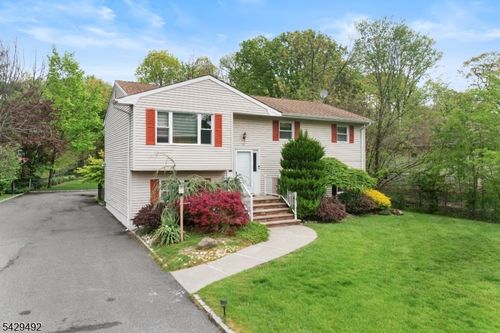 13 Fishel Rd, Edison, NJ, 08820-3218 | Card Image