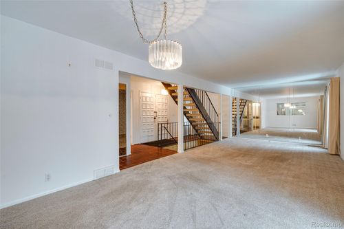 3082 Lindenwood Dr, Dearborn, MI, 48120-1312 | Card Image