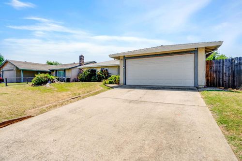7308 Lawnwood Dr, Sacramento, CA, 95828-2224 | Card Image