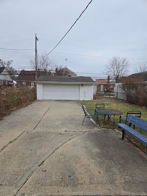 14767 Jacob Ave, Eastpointe, MI, 48021-2870 | Card Image