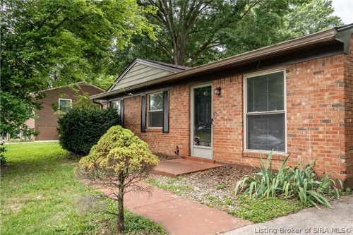 327 Hawthorne Dr, Jeffersonville, IN, 47130-5704 | Card Image