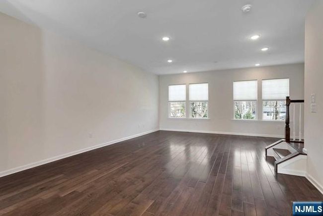 12-10 Plaza Rd, Townhouse with 3 bedrooms, 4 bathrooms and null parking in Fair Lawn NJ | Image 12