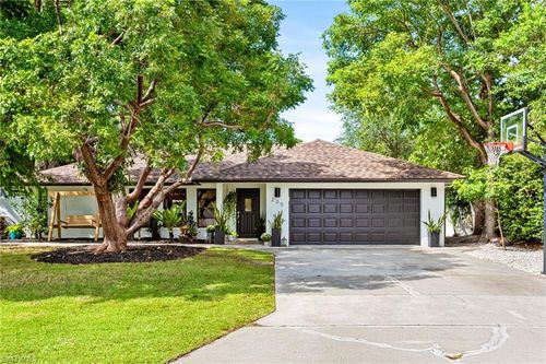 205 Madison Dr, NAPLES, FL, 34110-1351 | Card Image