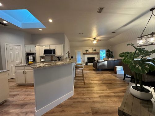 2102 Nugent Dr, Mansfield, TX, 76063-5125 | Card Image