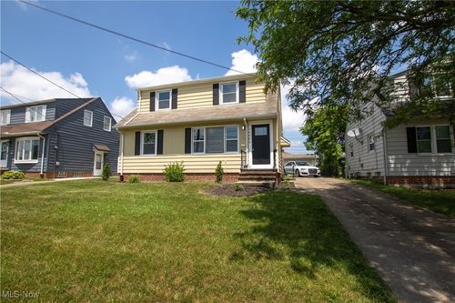 16005 Mendota Ave, Maple Heights, OH, 44137-4811 | Card Image