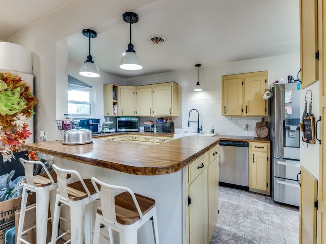 541 S Highway 67, House other with 3 bedrooms, 3 bathrooms and null parking in Cedar Hill TX | Image 13