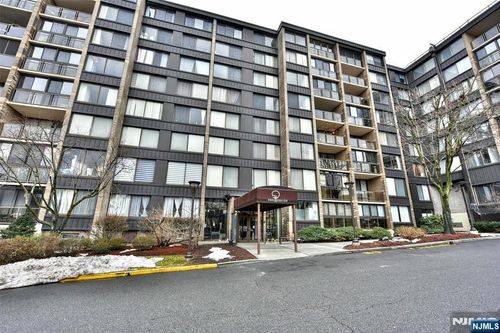9060 Palisade Ave, North Bergen, NJ, 07047-6137 | Card Image