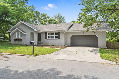 3427 S Newton Ave, Springfield, MO, 65807-4329 | Card Image