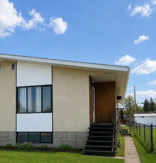 5209 60 Ave, Ponoka, AB, T4J1E9 | Card Image