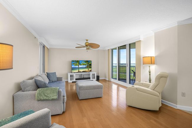APT-1901 - 5049 N Highway A1a, Condo with 3 bedrooms, 2 bathrooms and null parking in Hutchinson Island FL | Image 12