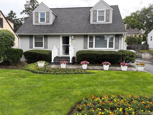 25 Long St, Huntington Station, NY, 11746-4417 | Card Image