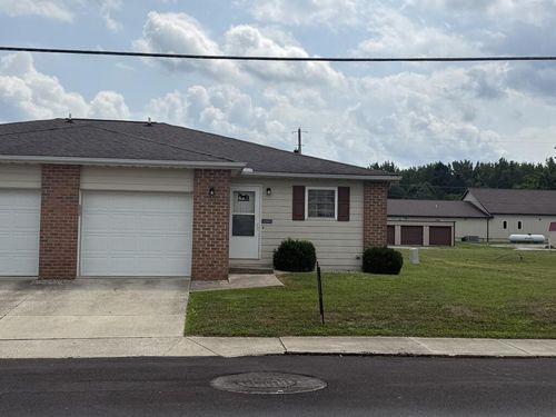 4 Walnut St, Frankfort, OH, 45628-8025 | Card Image
