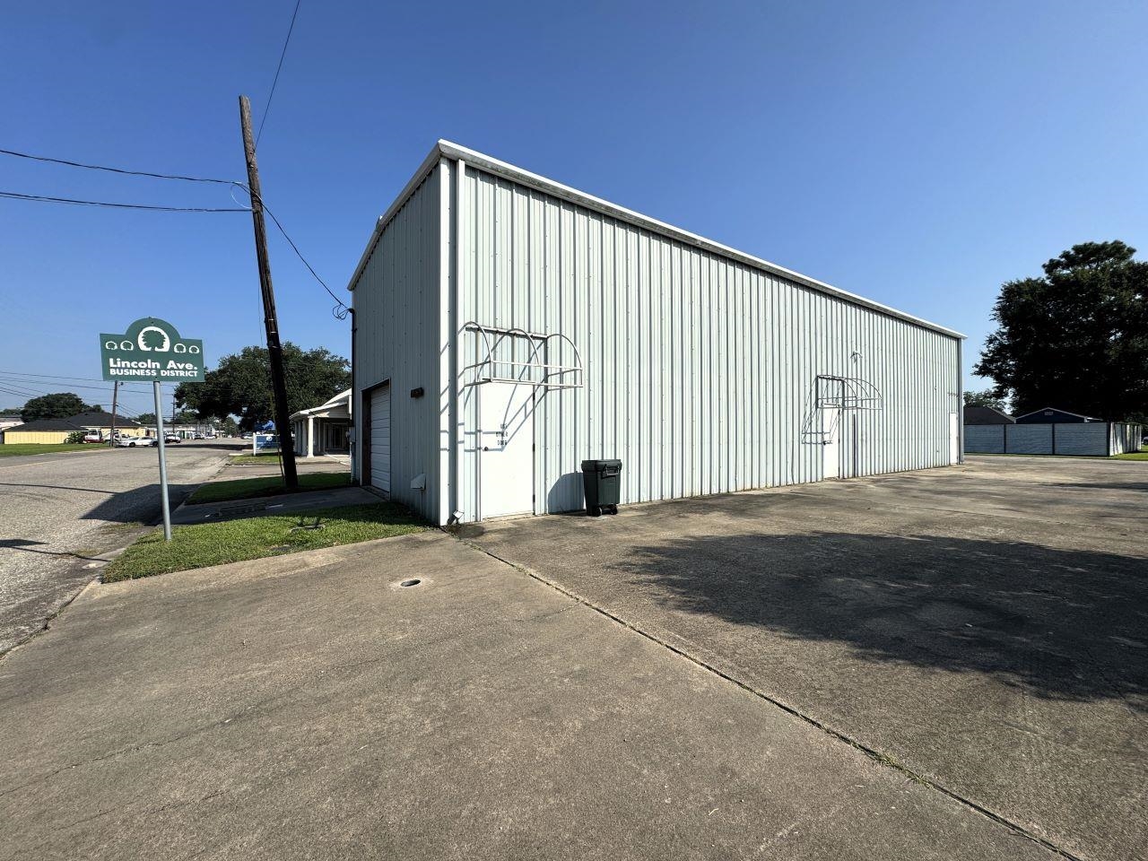 4020 Lincoln Ave, Groves, TX 77619