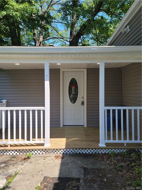 1-15 Quaker Hill Rd, Pleasant Valley, NY, 12569-5906 | Card Image