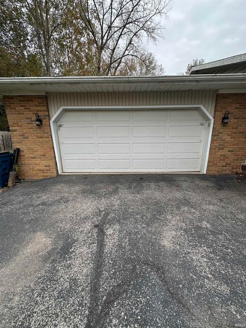 1863 S Lakeview Est, Wabash, IN, 46992-8354 | Card Image