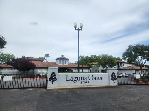 27-5201 Laguna Oaks Dr, Elk Grove, CA, 95758-7318 | Card Image
