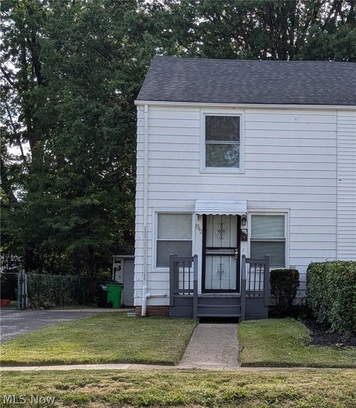 1542 E 256th St, Euclid, OH, 44132-2738 | Card Image