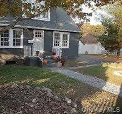 97 Berry St, Lindenhurst, NY, 11757-1216 | Card Image