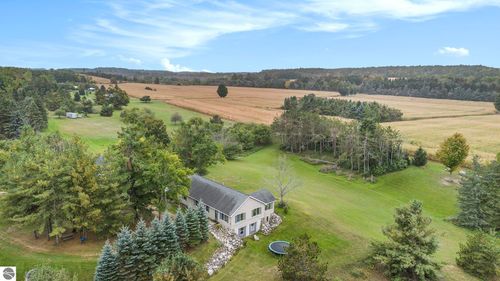 11355 N Us Highway 31, Charlevoix, MI, 49720-9605 | Card Image