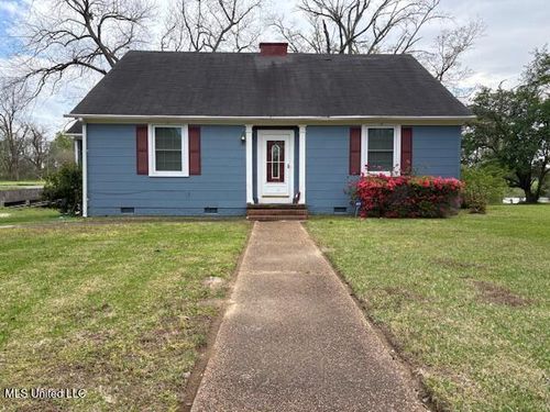 301 Hampton St, Indianola, MS, 38751-3015 | Card Image