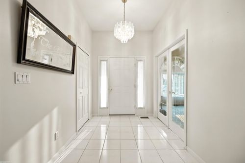 48172 Thorncroft Dr, Macomb, MI, 48044-5555 | Card Image