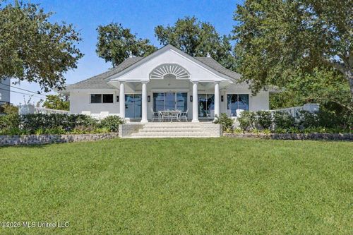 816 S Beach Blvd, Waveland, MS, 39576-3819 | Card Image