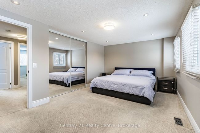 34 Niagara Pl, House other with 4 bedrooms, 4 bathrooms and 4 parking in Brampton ON | Image 19