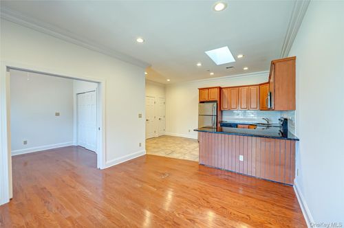 apt-3a-328 Main St, Huntington, NY, 11743-7809 | Card Image