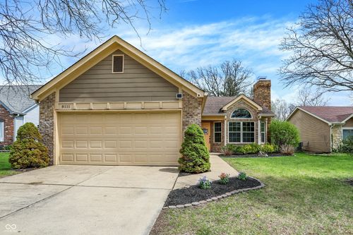 8111 Stonebranch East Dr, Indianapolis, IN, 46256-4610 | Card Image