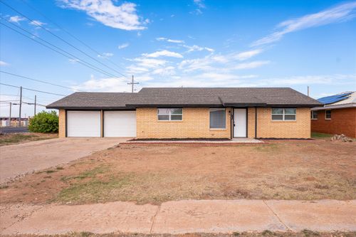 102 Eagle Ave, Levelland, TX, 79336-2812 | Card Image