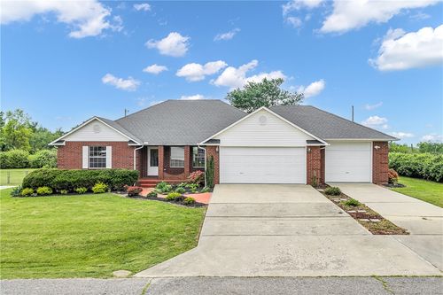 2202 W Green Acres Dr, Rogers, AR, 72758-6138 | Card Image