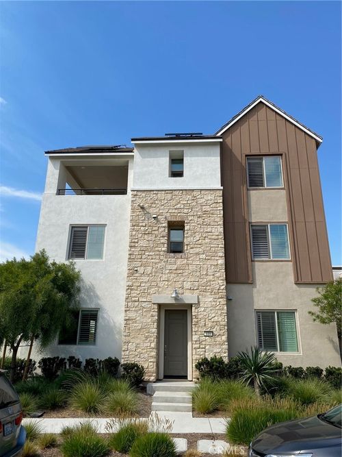 119 Sculpture, Irvine, CA, 92618-1376 | Card Image