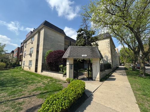 2c-4056 California Ave, Chicago, IL, 60618-2729 | Card Image