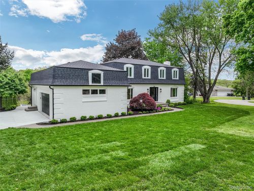 941 Viewland Dr, Rochester Hills, MI, 48309-2579 | Card Image
