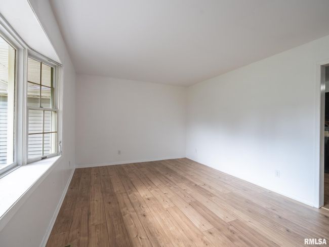 106 N 5 Th St, House other with 3 bedrooms, 2 bathrooms and null parking in Dunlap IL | Image 6