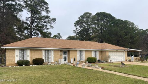 910 Watkins Pl, Jackson, MS, 39206-3701 | Card Image