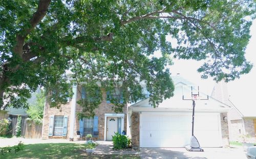 2630 Winslow Dr, Grand Prairie, TX, 75052-3811 | Card Image