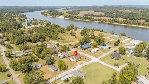 204 Vine St, Clifton, TN, 38425-5606 | Card Image