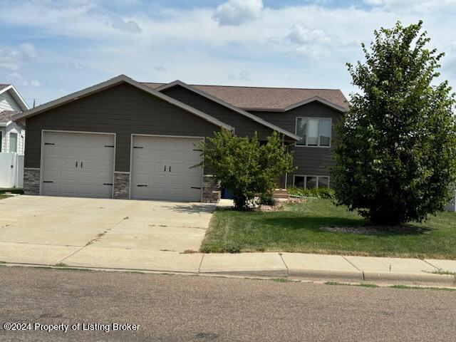17th Ave, Dickinson, ND 58601