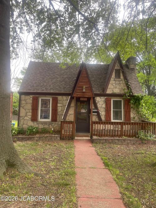 617 Waverly St, Jefferson City, MO, 65109-1749 | Card Image