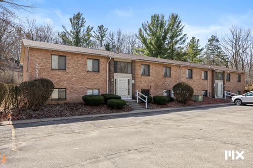 250 4 Mile Rd Nw, Comstock Park, MI, 49321-8905 | Card Image