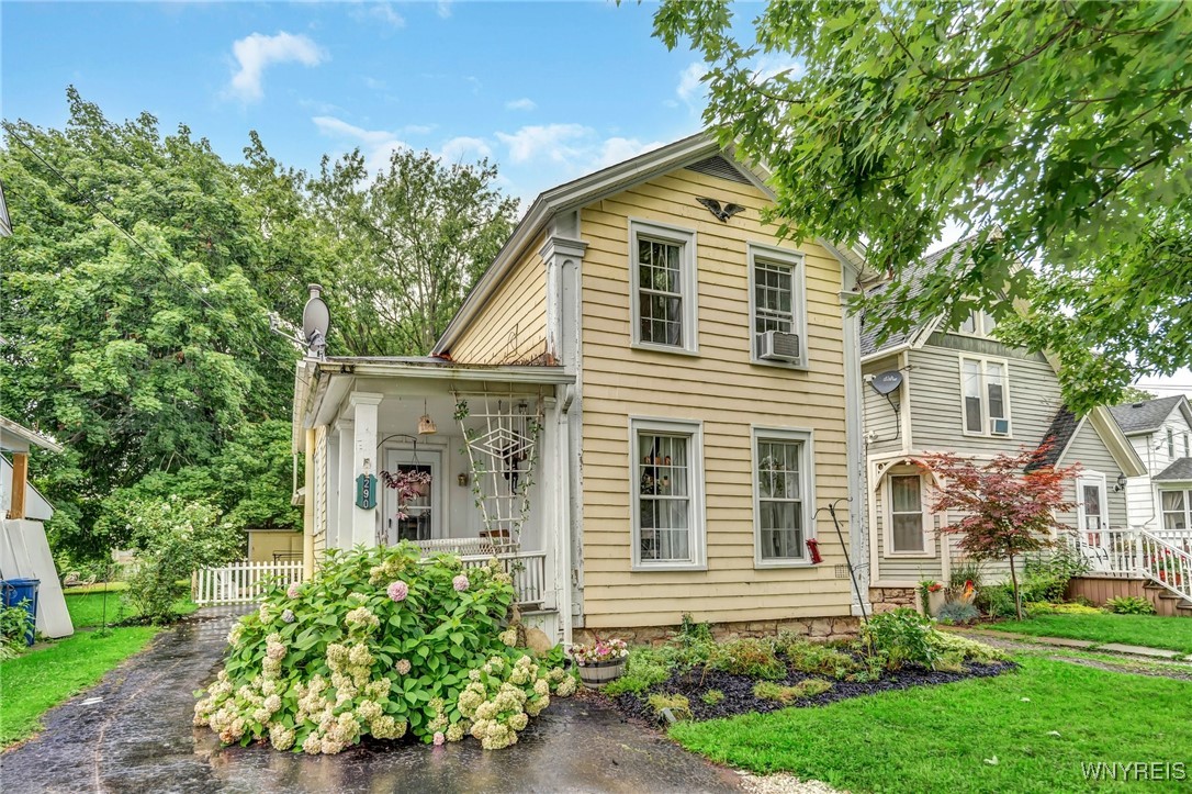 Locust St, Lockport, NY 14094